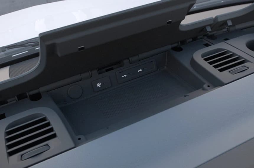 Smartphone integration tray detail