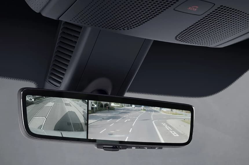 Digital rear-view mirror display in Sprinter